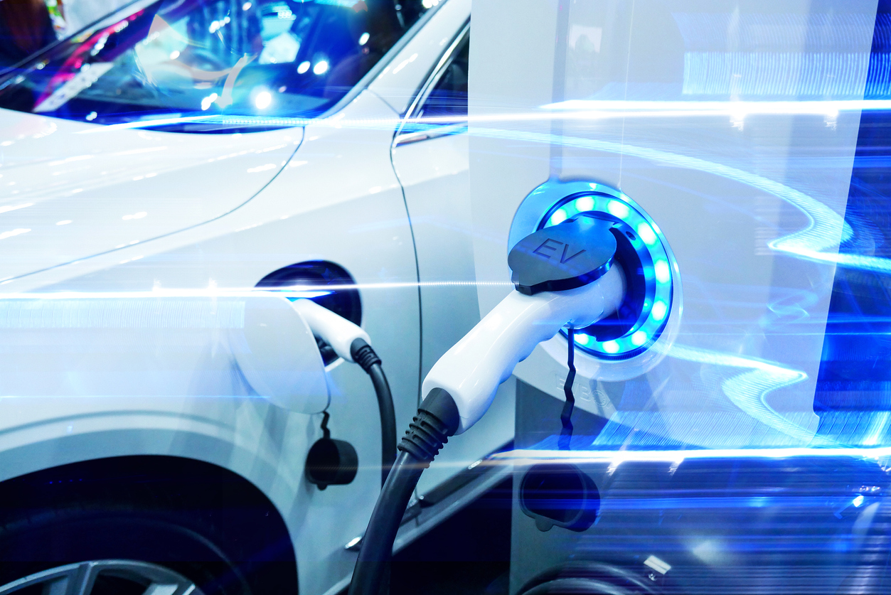 Elektrotechnik – E-Auto an Ladestation Elektrotechnik - E-Auto an Ladestation